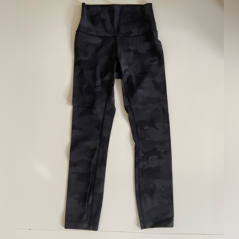 EUC Lululemon Black Camouflage Cropped Leggings, size 2,